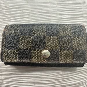 Authentic Louis Vuitton 4 Key Holder Damier Ebene